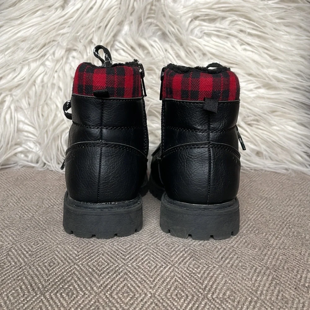 Carters Boots‎